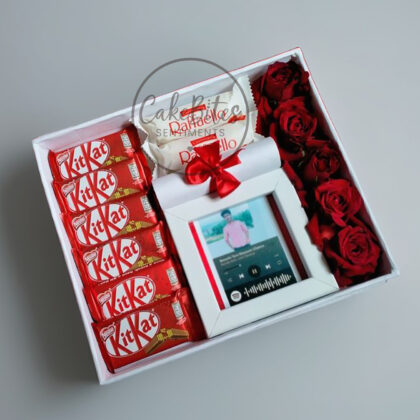Heartfelt Delight – Red & White Combo