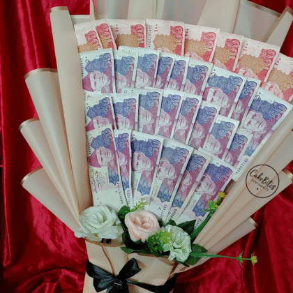 Fan Style Currency Bouquet with Flowers
